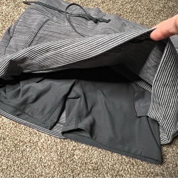 NWOT ATHLETA Striped Size Small Tennis Modern Metro Skort Zip Pockets - Gray - Picture 9 of 11